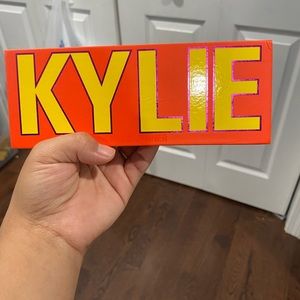 Kylie Jenner summer palette
